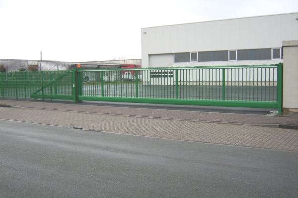 Cantilevered sliding gate
