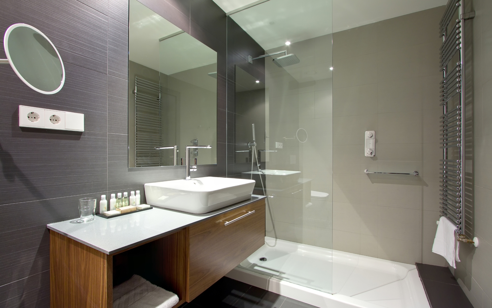 Full Bathroom Design & Renovations