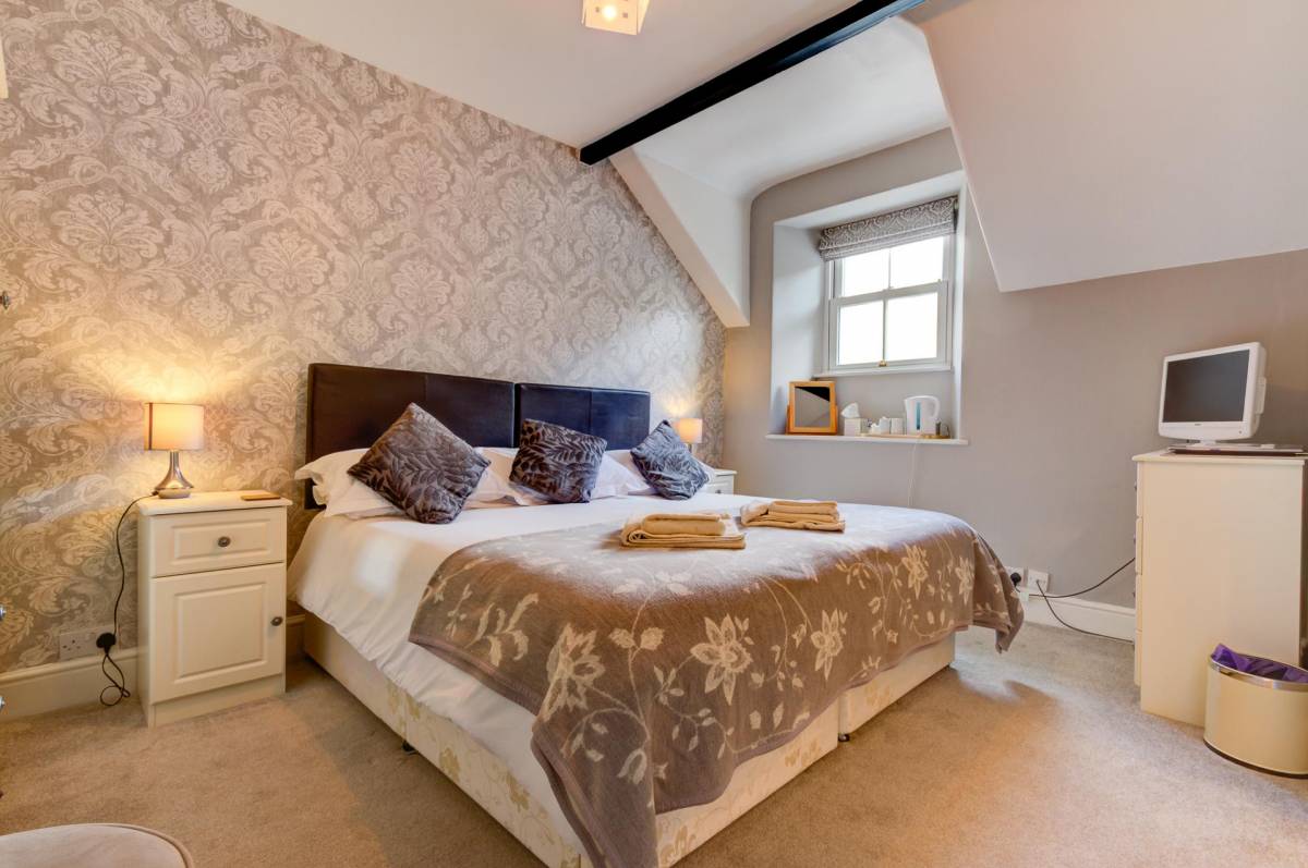 Cosy Double Guest Room at Lyndale Guest House