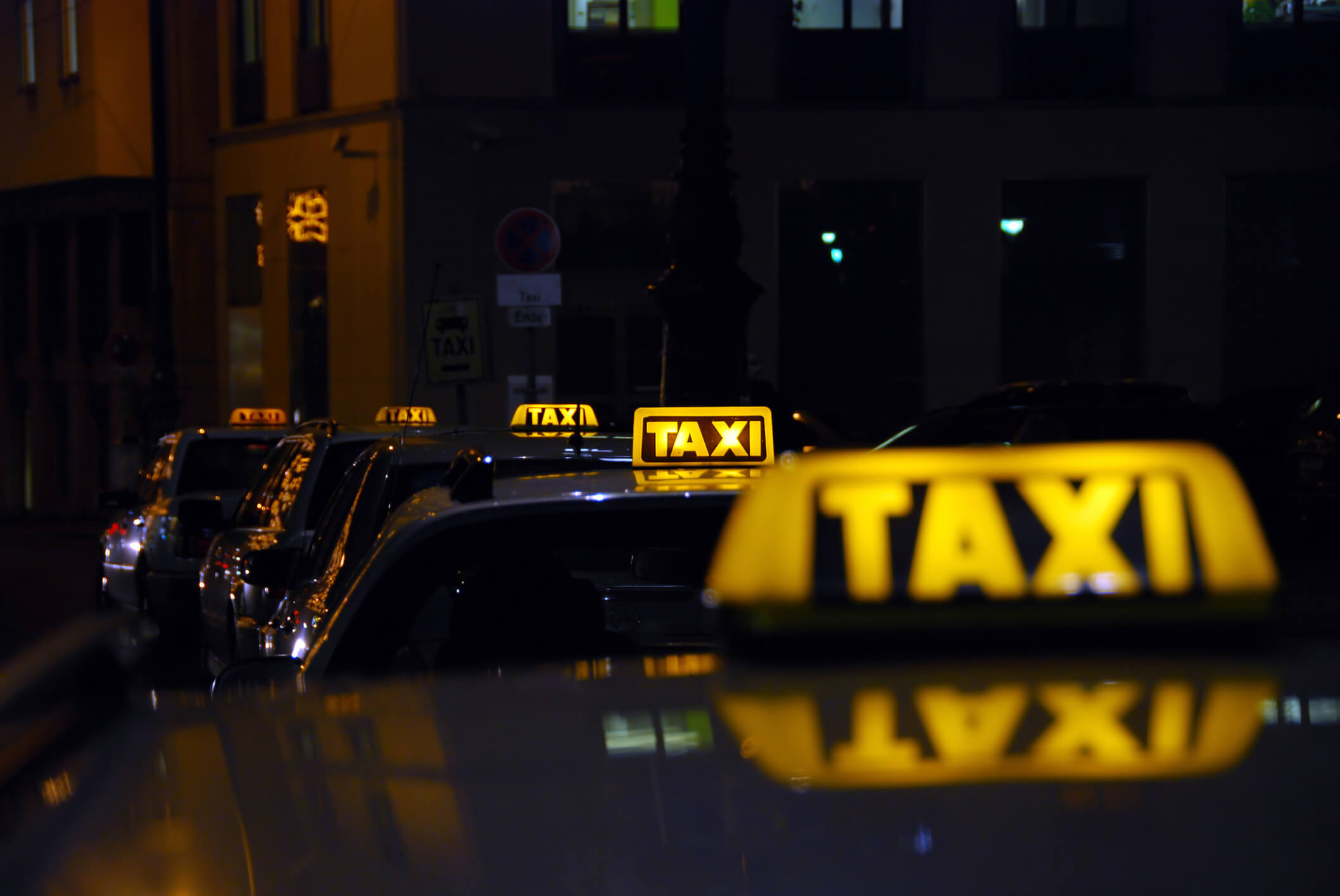 24hr taxis, taxis waiting at night