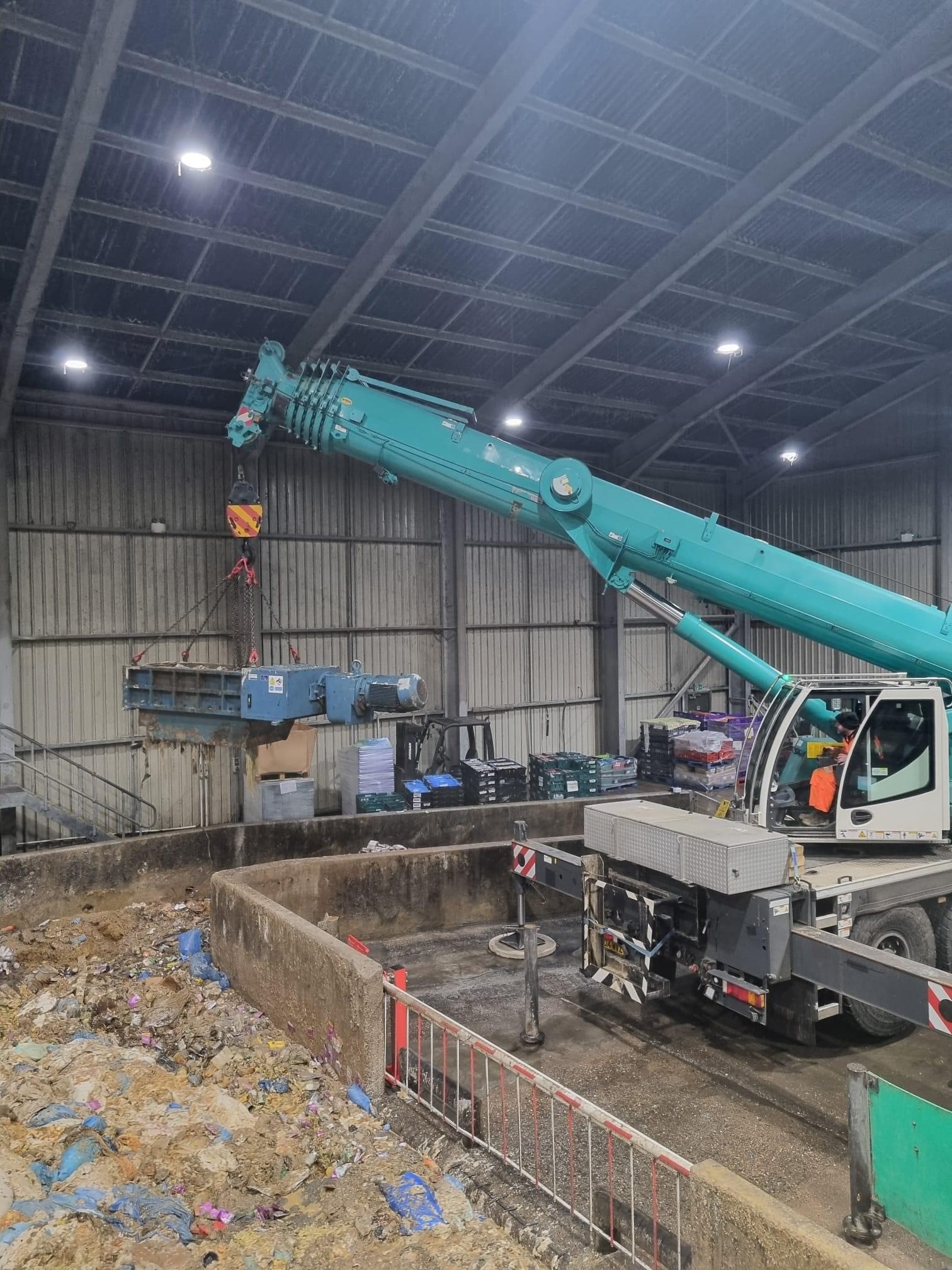 contract crane hire work in grimsby
