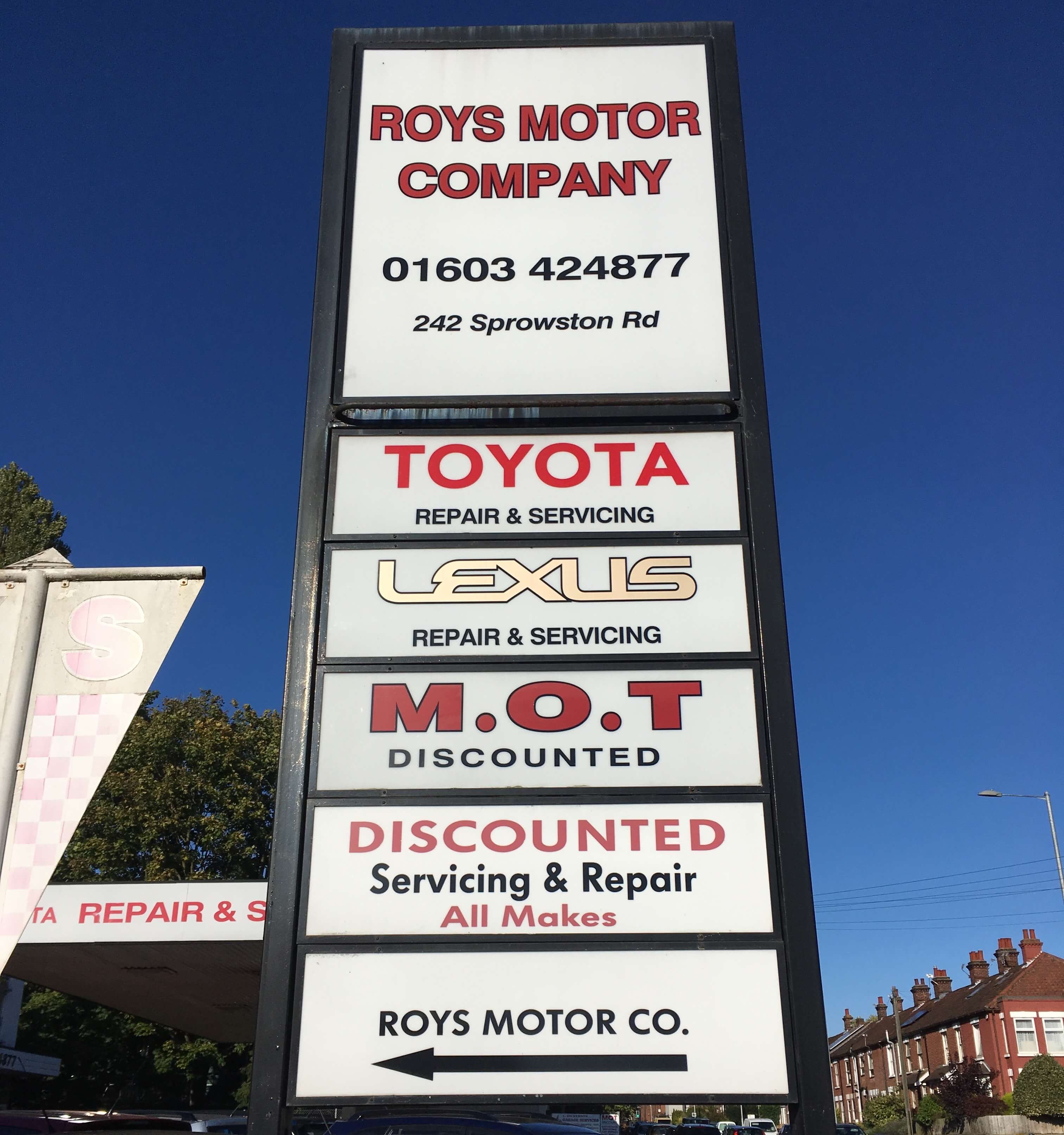 Roys Motor Company Sign