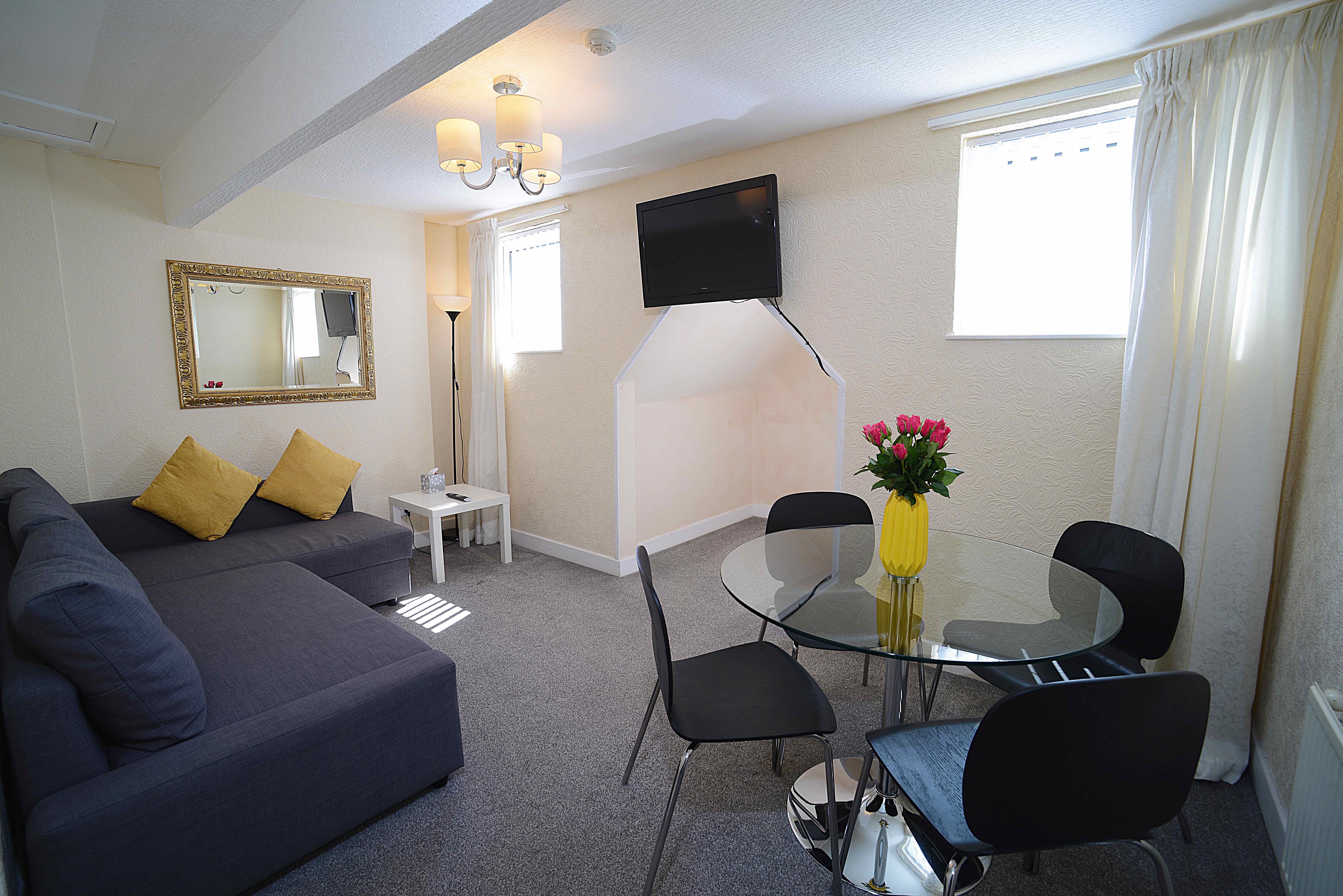 Flat 8 Second Floor 1 Bedroom Apartment for 4 Twelve Apartments