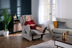 Serenita rise and Recliner Chair