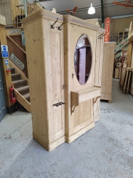 Another show stoppe, this amazing hall cloak cupboard SOLD