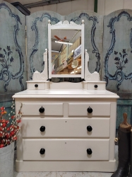 Painted dressing chest in Joas White