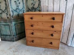 Original Victorian chest of drawers 4 straight drawers SOLD