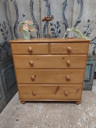 Beautiful English Victorian pine chest of drawers