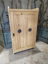 Single door cupboard with 2 internal drawers
