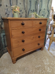 English Victorian pine chest of drawers
